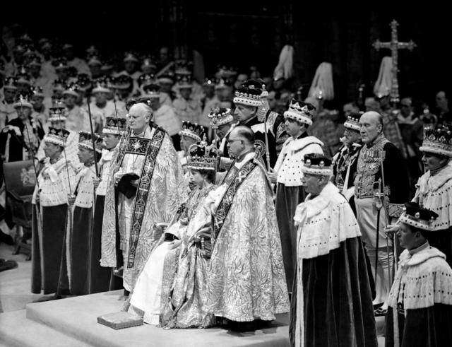 Rainha Elizabeth 2ª na coroação em 1953.