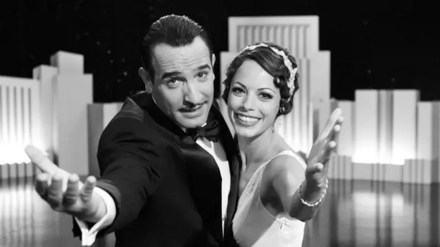 مشهد من فيلم الفنان