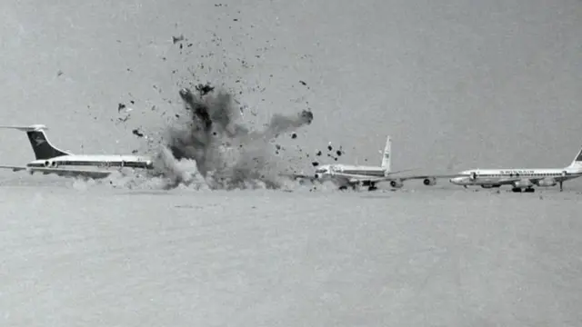 Viti vya Laila Khalid na Salim Isavi vilikuwa vimekaribiana ndani ya ndege