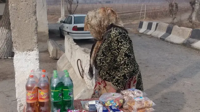 Эшитгандирсизлар, мол боқиб юрган ӯғлим чегарага яқин ерда минага учраб, ҳалок бӯлганди. Ӯзимни овутиш учун савдо-сотиқ қиламан. Ӯғлим… Шундай яхши кунлар келаркан-ку!