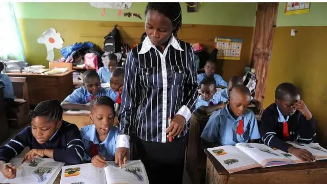 Olukọ ati akẹkọọ ni kilaasi