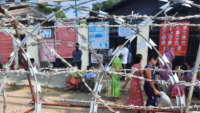 အခုကာလ ရာဇဝတ်မှု ခိုးဆိုးလုယက်စတာတွေများပြာလာရတာကလည်း လွတ်ငြိမ်းအတွင်းပါ လာတဲ့ အထွေထွေအကျဥ်းသားတွေကြောင့်လို့သူကတော့ ယူဆထားပါတယ်။