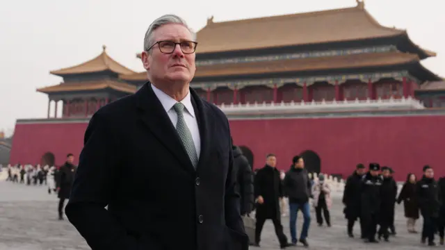 施紀賢爵士在北京紫禁城內抬頭仰望（29/1/2026）