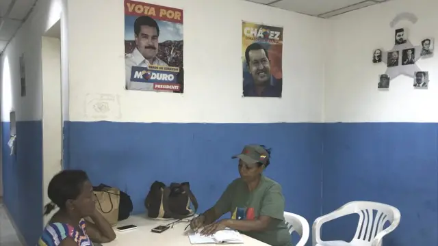 A comuna, com cartazesbetfair net brChávez e Maduro