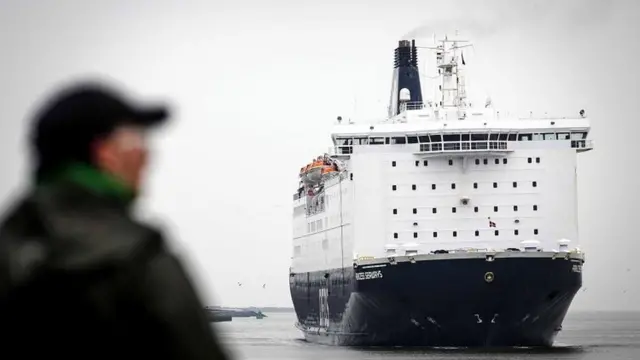 Barco que llega de Reino Unido