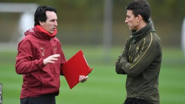 Bivugwa ko umutoza Unai Emery yarakariye bikomeye Koscielny kubera kwanga kujyana na bagenzi be muri Amerika