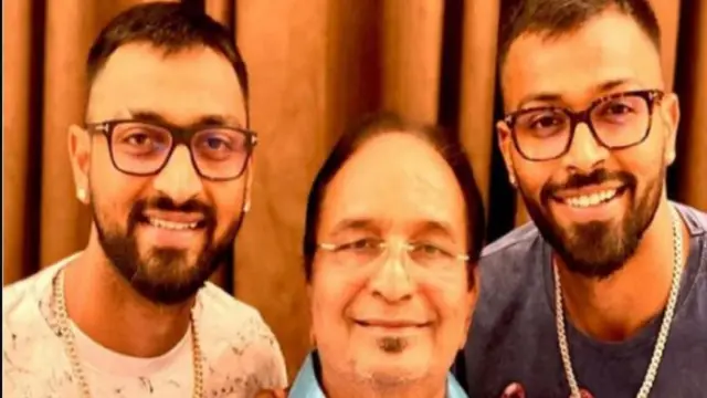 హార్దిక్ పాండ్యా సోదరులతో తండ్రి హిమాన్షు