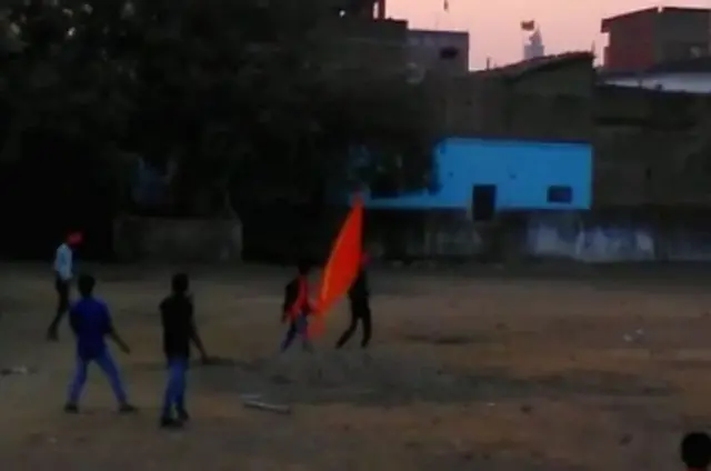 ઔરંગાબાદના કબ્રસ્તાનમાં ભગવો ઝંડો