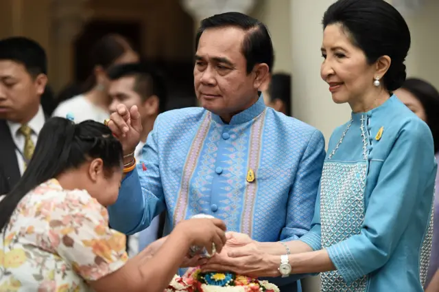 ประยุทธ์ และ นราพร จันทร์โอชา