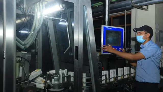 બનાસ ડેરી સંકુલનું વડા પ્રધાન દ્વારા ઉદ્ઘાટન