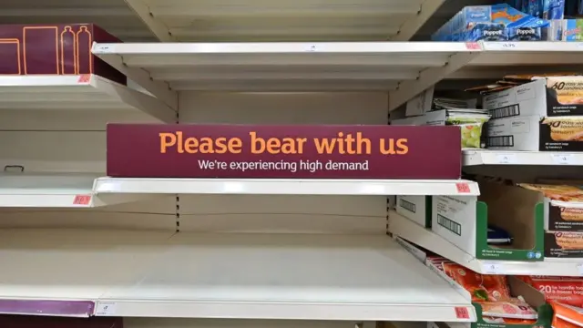 полка в магазине