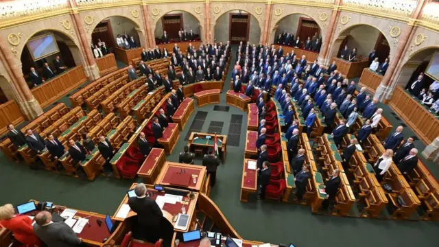 Macaristan Başbakanı Viktor Orban ve yeni bakanlar 24 Mayıs 2022'de Parlamento'da yemin ederek göreve başladı