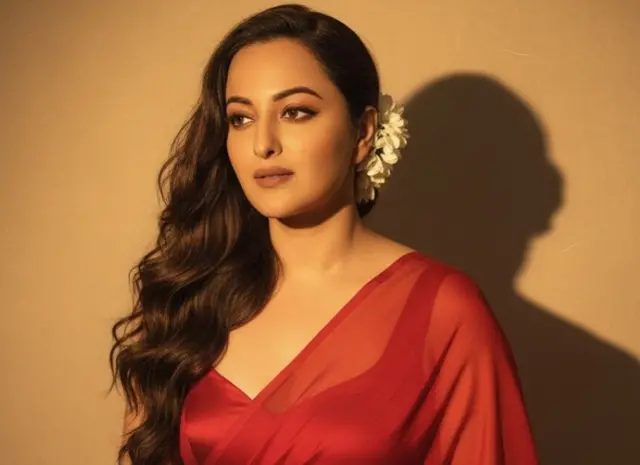 এআই টুল ব্যবহার করে যে ছবি সামাজিক যোগাযোগ মাধ্যমে শেয়ার করেছেন বলিউড অভিনেত্রী সোনাকশি সিন্হা।