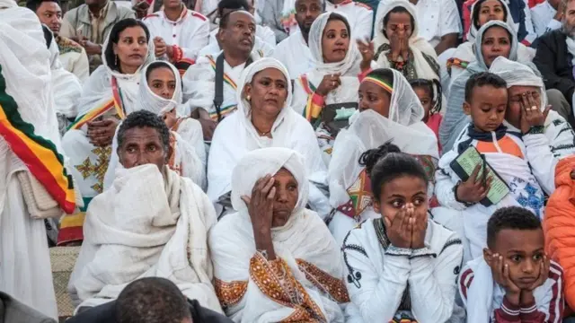 ጠምቀት ከብዕል ዝተኣከበ ህዝቢ ኣብ እዋን ሓደጋ