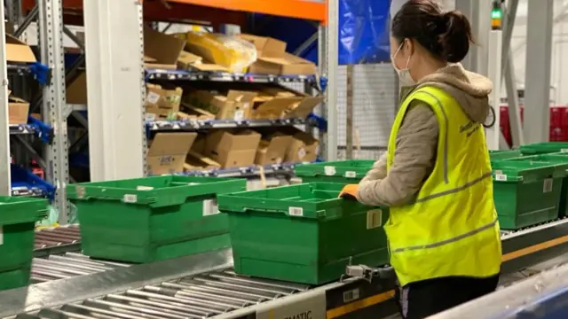 싱가포르 레드마트 물류창고 내부