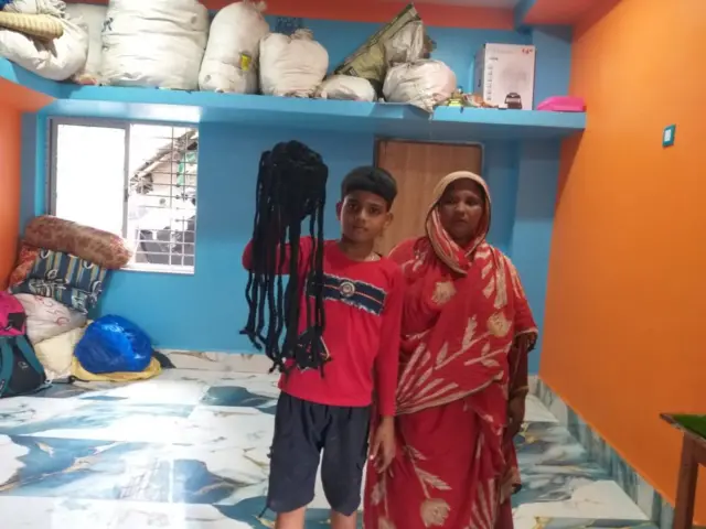 প্রয়াত শিল্পী রুস্তম আলীর মেয়ে রমিশা বেগমের স্বপ্ন তার নাতি পরচুলা শিল্পকে আরও এগিয়ে নিয়ে যাবে। 