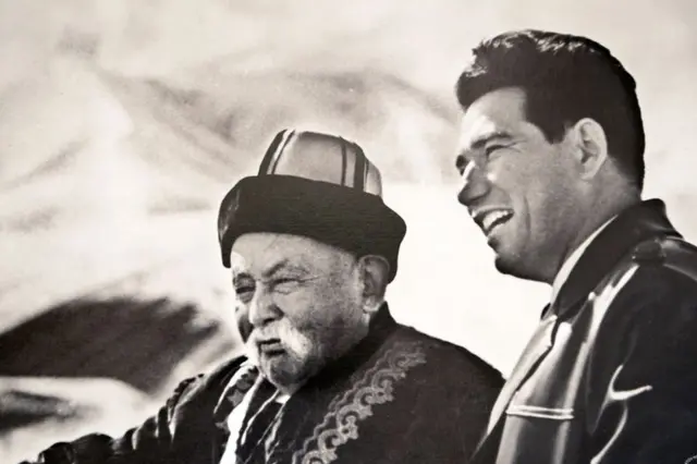 Залкарлар Саякбай Каралаев жана Чынгыз Айтматов