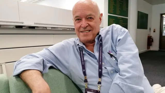 Skanagata za sebe kaže da je „maltene rođen u teniskom klubu" u Firenci, čiji predsednik je bio njegov otac.