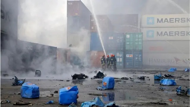 আগুন নেভানো হচ্ছে