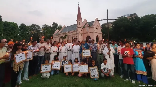 ਕੈਂਡਲ ਮਾਰਚ ਅੰਮ੍ਰਿਤਸਰ ਦੇ ਸੇਂਟ ਪਾਲਜ਼ ਚਰਚ ਤੋਂ ਸ਼ੁਰੂ ਹੋਇਆ ਸੀ।