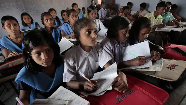 बिहार के लाखों शिक्षक नीतीश सरकार से क्यों हुए नाराज