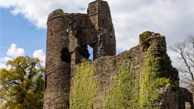 Развалины замка Гросмонт