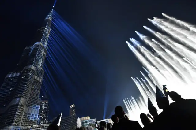 Raios laser festejaram 2018 ao longo do Burj Khalifa,roleta de pokerDubai