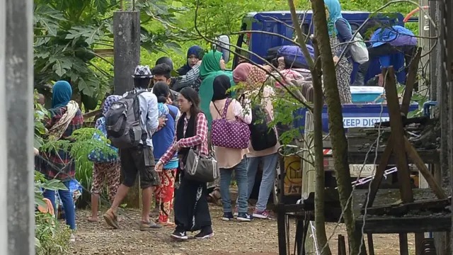 ชาวบ้านอพยพออกจากพื้นที่