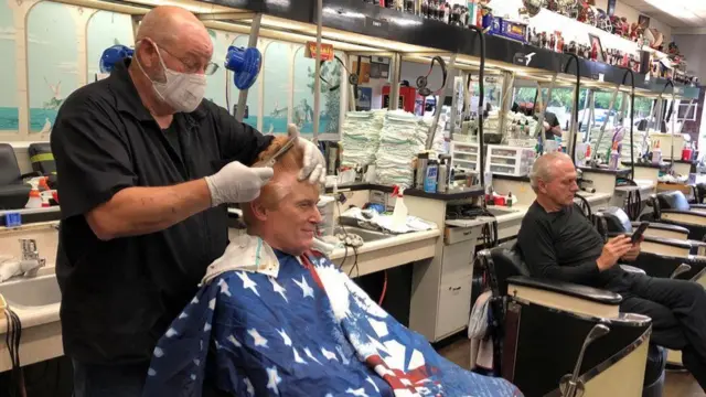 शुक्रवार जोर्जामा केश काट्ने पसलहरू खुलेका थिए