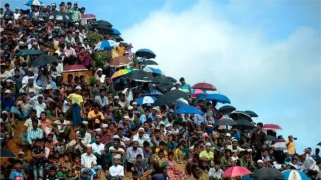 রোহিঙ্গাদের আগমনের দ্বিতীয় বছর পূর্তিতে শরণার্থী শিবিরে সমাবেশ।