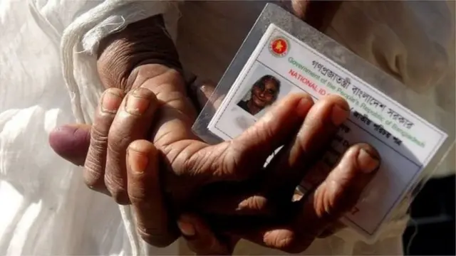 বাংলাদেশের নাগরিকত্ব প্রমাণের জন্য এবং বিভিন্ন ধরণের নাগরিক সুবিধা পাওয়ার জন্য এনআইডি কার্ড বা জাতীয় পরিচয়পত্র দরকার হয়