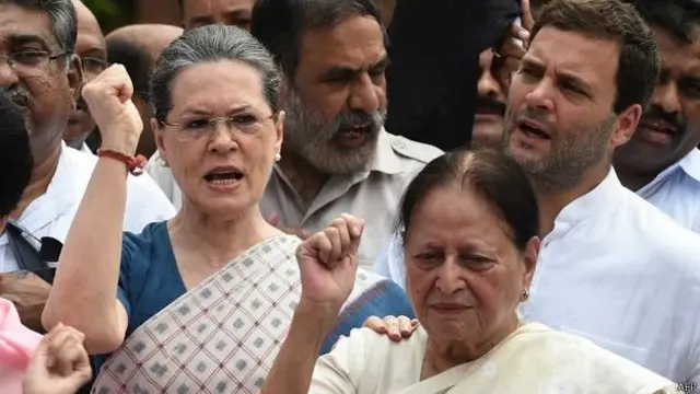 सोनिया गांधी के साथ राहुल गांधी