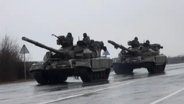 Украина танклари Украинанинг Мариуполь шаҳри кўчаларига олиб чиқилди.