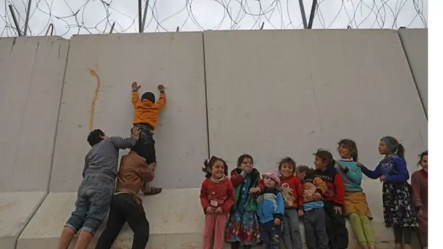 شام اور ترکی کے درمیان سرحدی دیوار