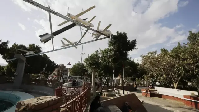 Xuutiyiinta ayaa si joogta ah u adeegsada diyaaradaha Droniska