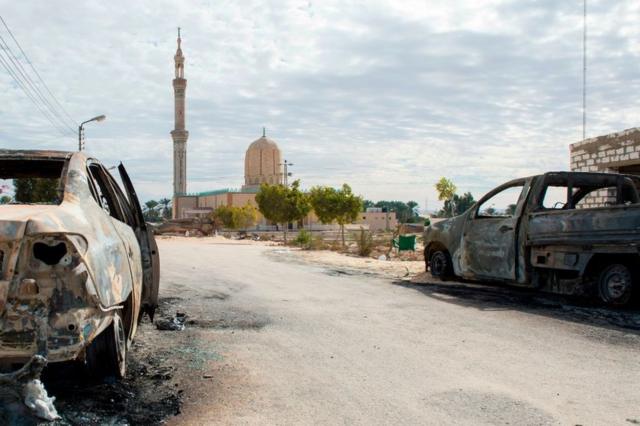 Последствия взрыва у мечети на Синае