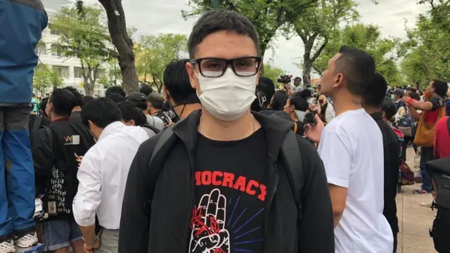 โรมให้ความสนใจว่าความเคลื่อนไหวของนักศึกษาและประชาชนควรจะถูกเรียกขานว่าอย่างไร