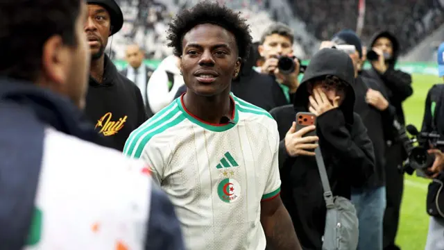 Foto of American YouTuber IShowSpeed wen e attend di 2025 Algerian Super Cup Final