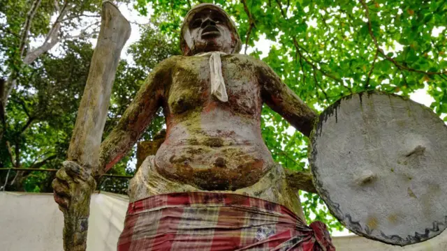 Akpụrụakpụ na-egosi ndịichie