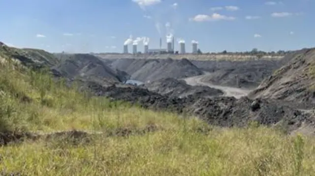  Afrika Kusini inategemea vituo vya kuzalisha umeme kwa kutumia makaa ya mawe, ambavyo baadhi yao vimelengwa na wahujumu