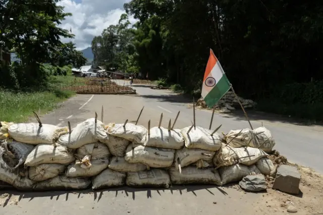 মেইতেই আর কুকিদের এলাকার মাঝে স্পষ্ট বিভাজন