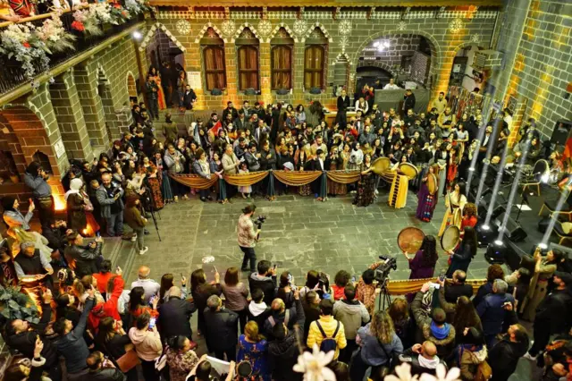 در دیاربکر (ترکیه)، نوروز با رقص و موسیقی جشن گرفته می‌شود