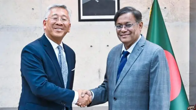 পররাষ্ট্রমন্ত্রী হাছান মাহমুদের সঙ্গে মার্কিন সহকারী পররাষ্ট্রমন্ত্রী ডোনাল্ড লু