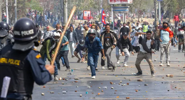 तीनकुने प्रदर्शनमा प्रदर्शनकारी तथा प्रहरीबीच झडप