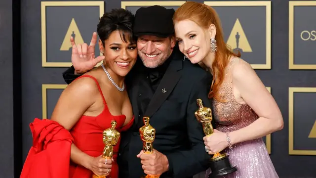 Ariana DeBose, Troy Kotsur and Jessica Chastain for di Oscars 2022