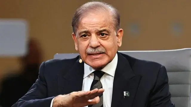 पाकिस्तानचे पंतप्रधान शाहबाज शरीफ यांनी देशाला संबोधित करताना इंधन जपून वापरण्याचं आवाहन केलं आहे.