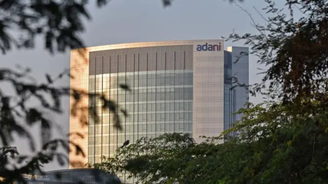 அதானி குழுமத்திற்கு நெருக்கடி