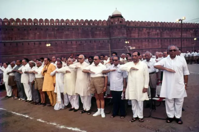 ఆర్ఎస్ఎస్, రాజ్యాంగం బీజేపీ, కుల వ్యవస్థ, జాతీయ జెండా