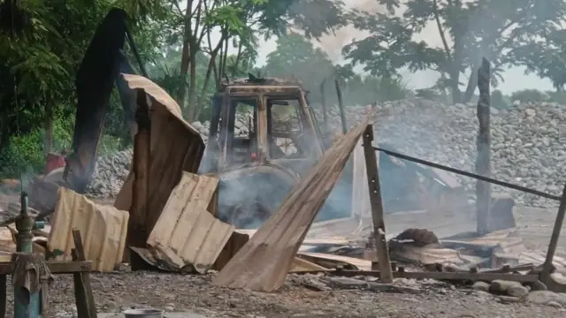 စစ်ကြောင်းထိုးခံရတဲ့ ကလေးမြို့အနီးက ကျေးရွာတစ်ရွာ (ပုံဟောင်း)