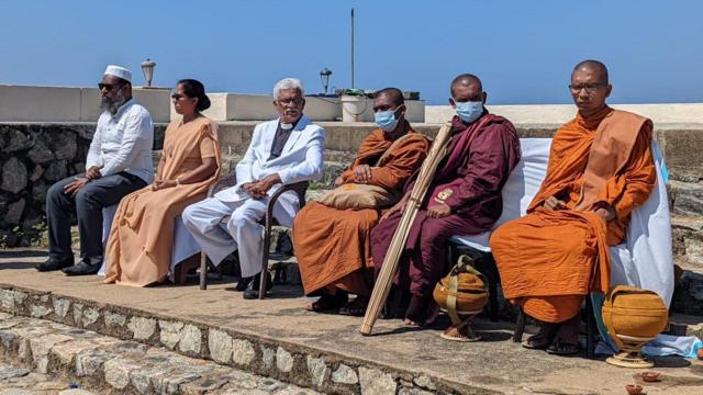 ராஜபக்ஸேவின் புத்தகம், இலங்கை